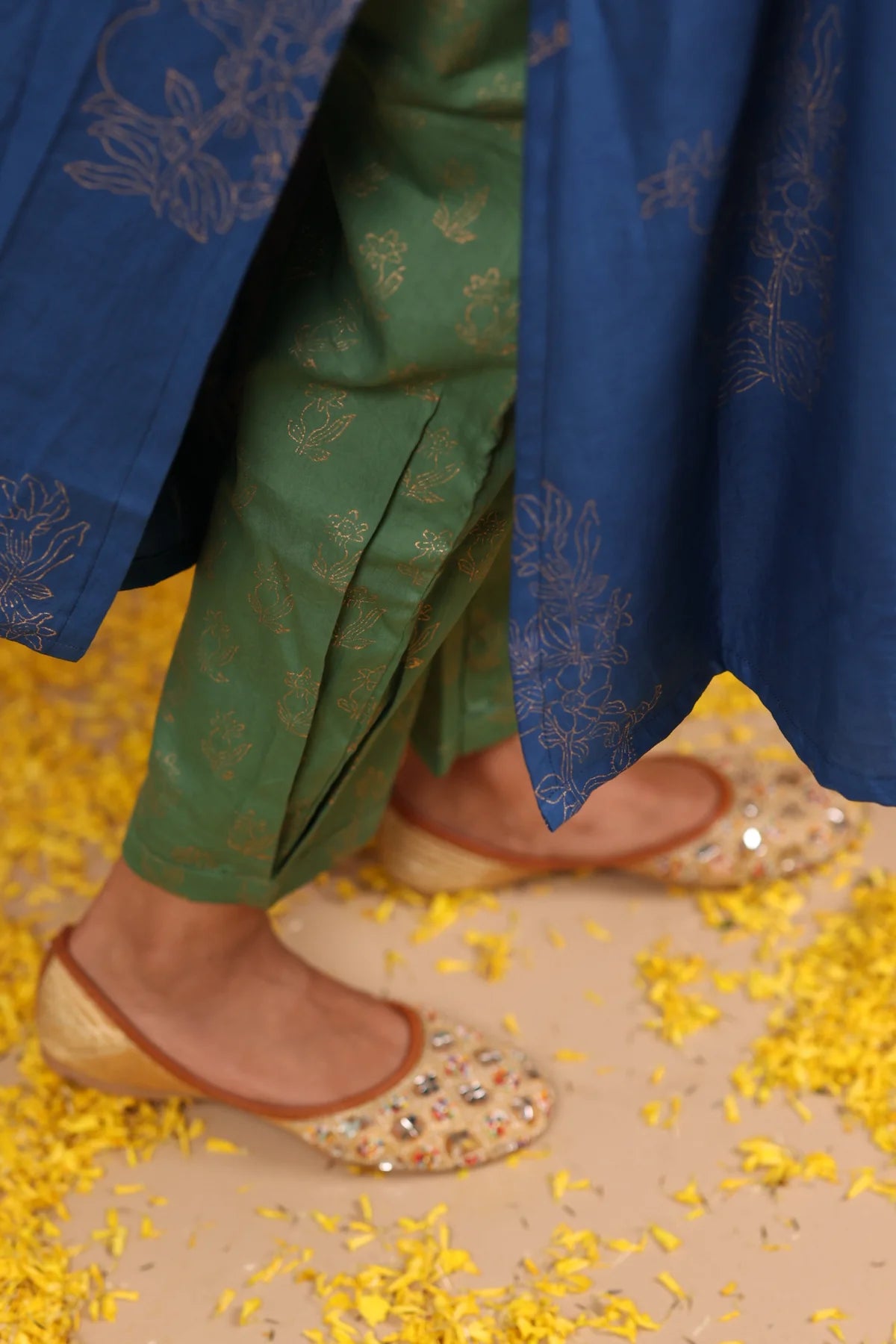 Chhapa - INDIGO ANAAR - Satin Cotton Kurtaset