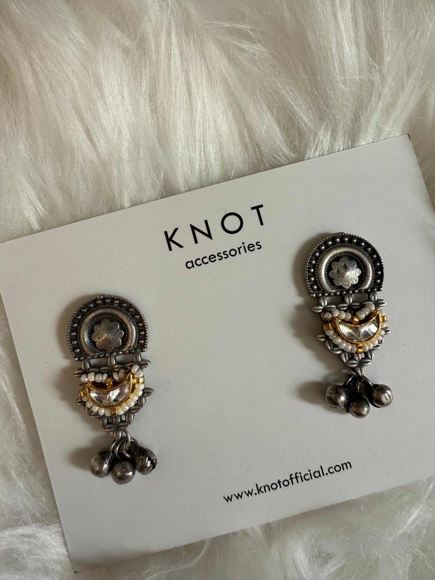 KNOT - Small Wonder
