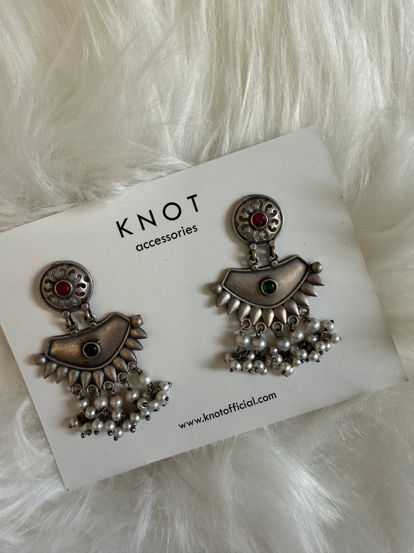 KNOT - Kira