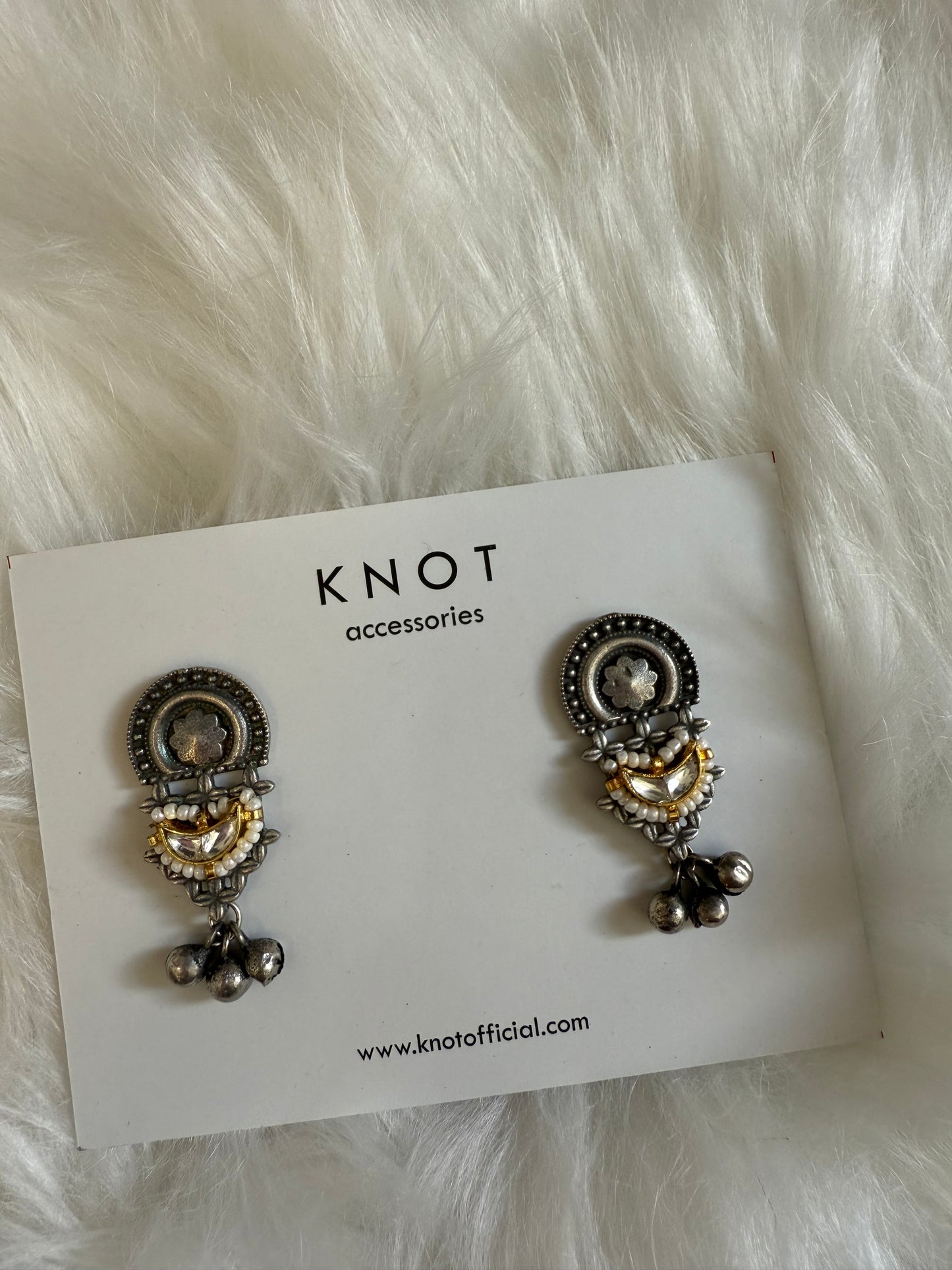 KNOT - Small Wonder