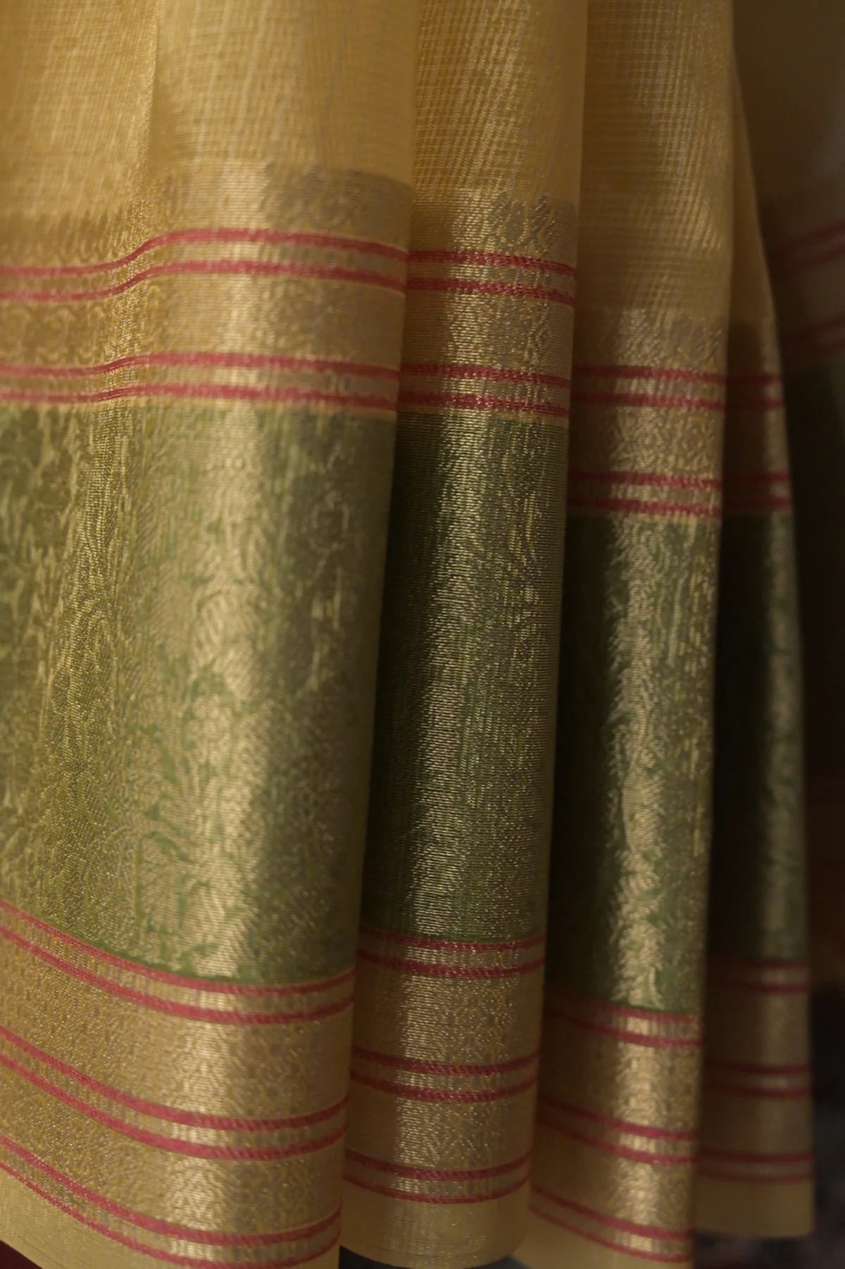 Huts & Looms - GULZAR-E-BANARAS SAREE