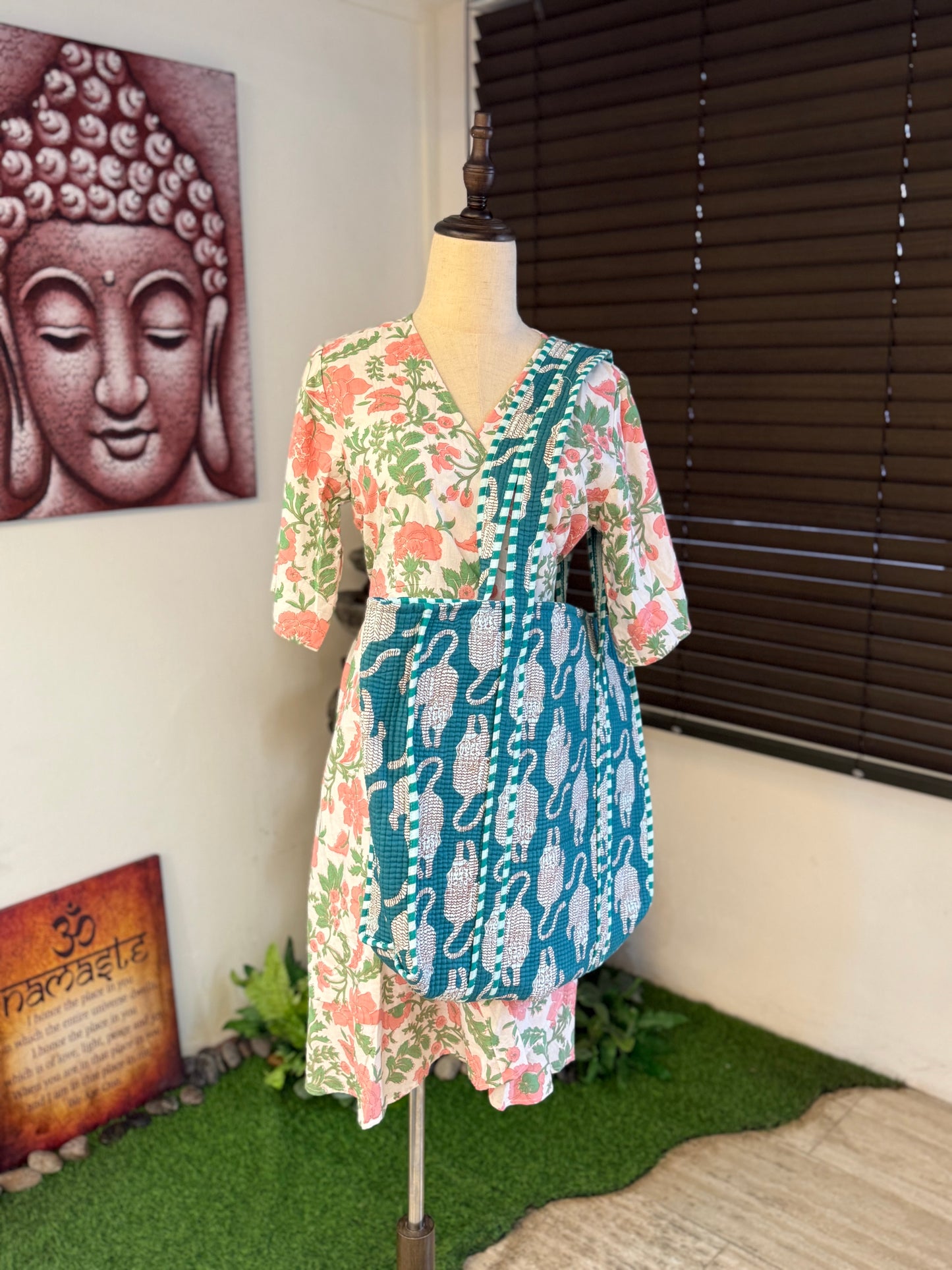 Iksha - Green Cat Tote Bag