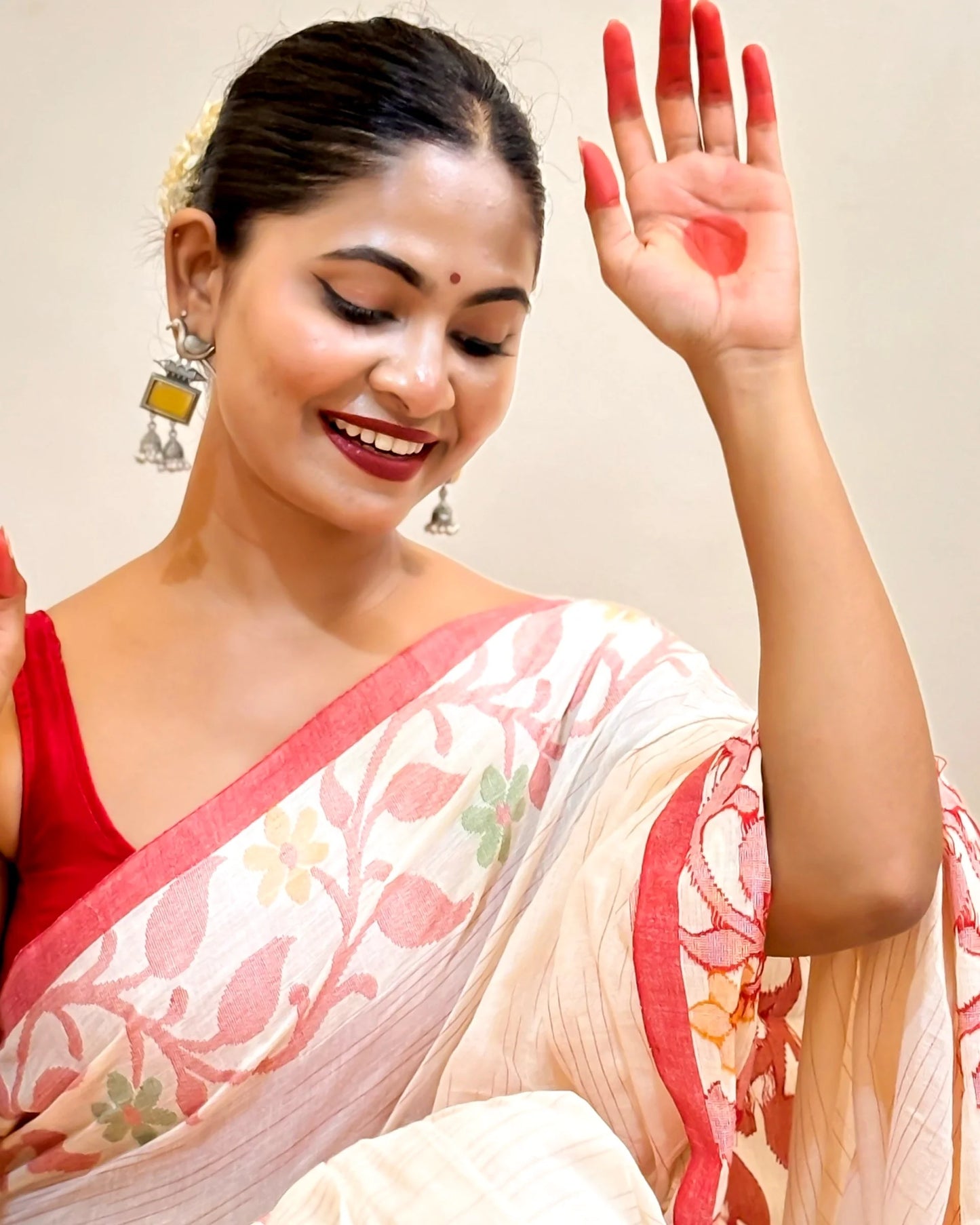 AaMe - Sati (Laal Sada Saree)